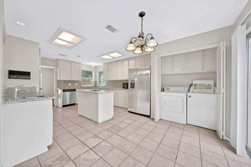 12214 Ashling Drive, Stafford, Texas image 9