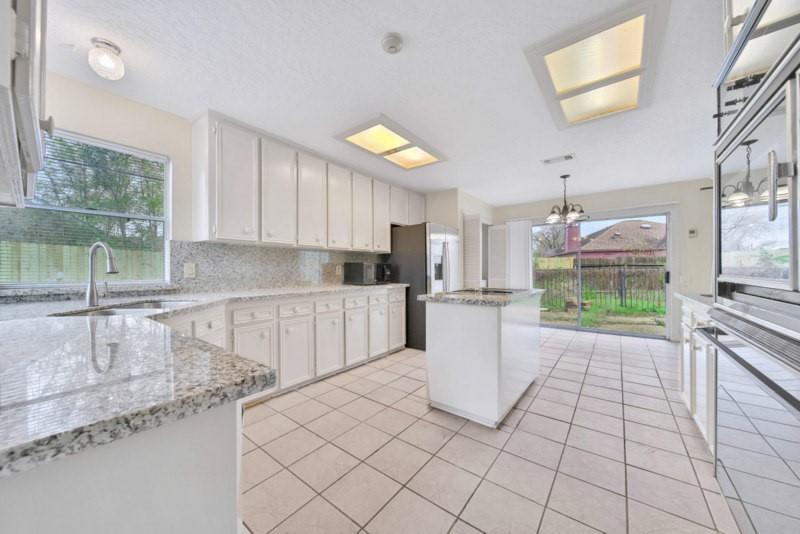 12214 Ashling Drive, Stafford, Texas image 8