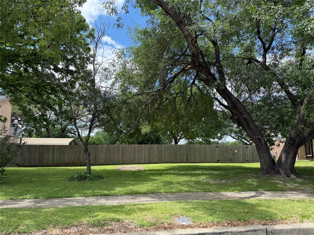 4908 Ripple Creek Drive, Baytown, Texas image 1
