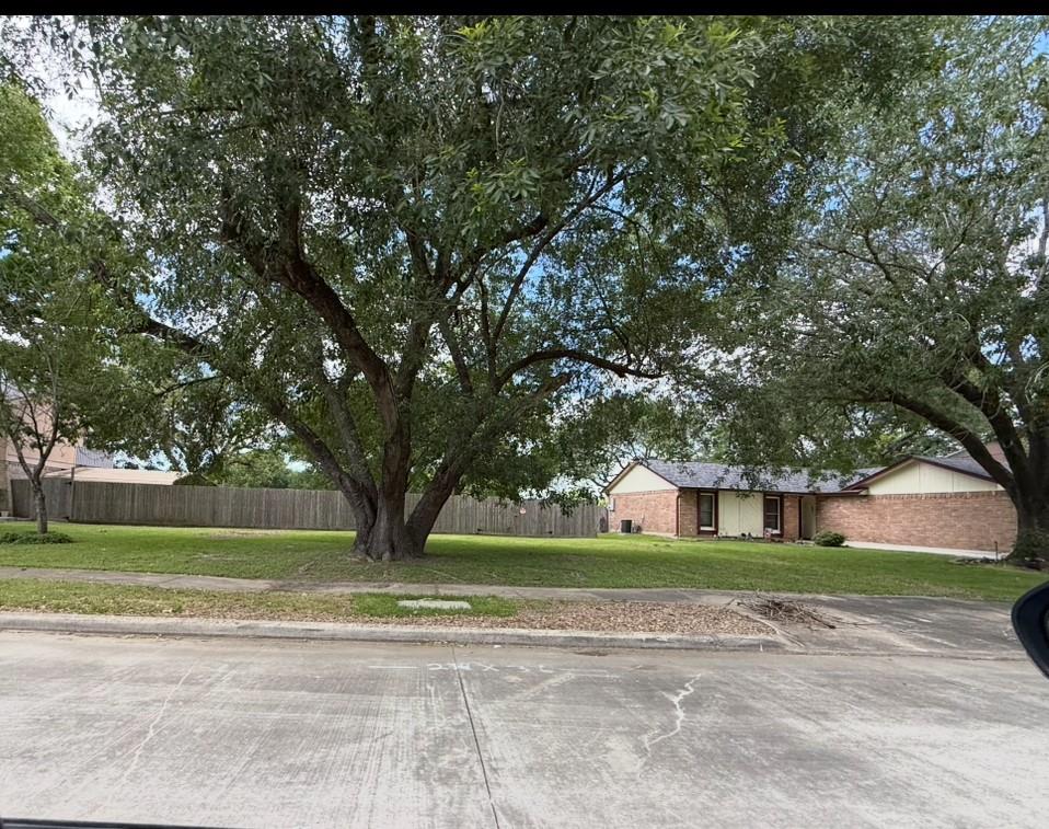 4908 Ripple Creek Drive, Baytown, Texas image 3
