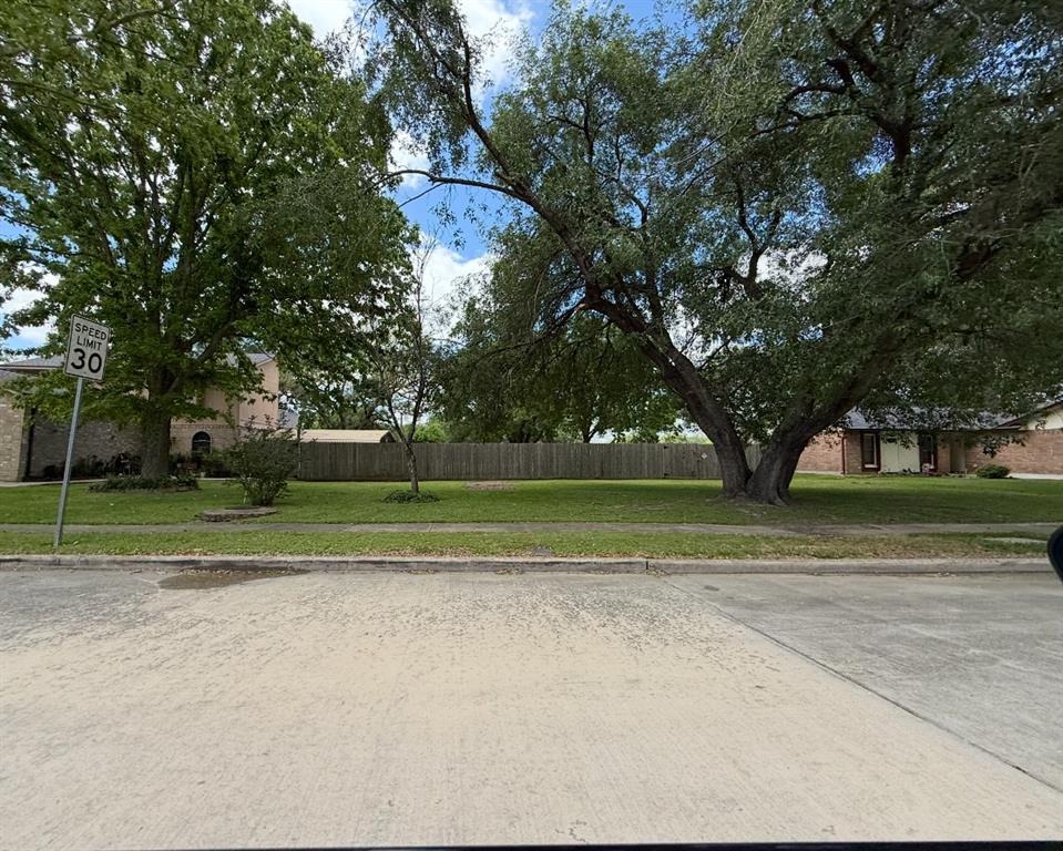 4908 Ripple Creek Drive, Baytown, Texas image 4
