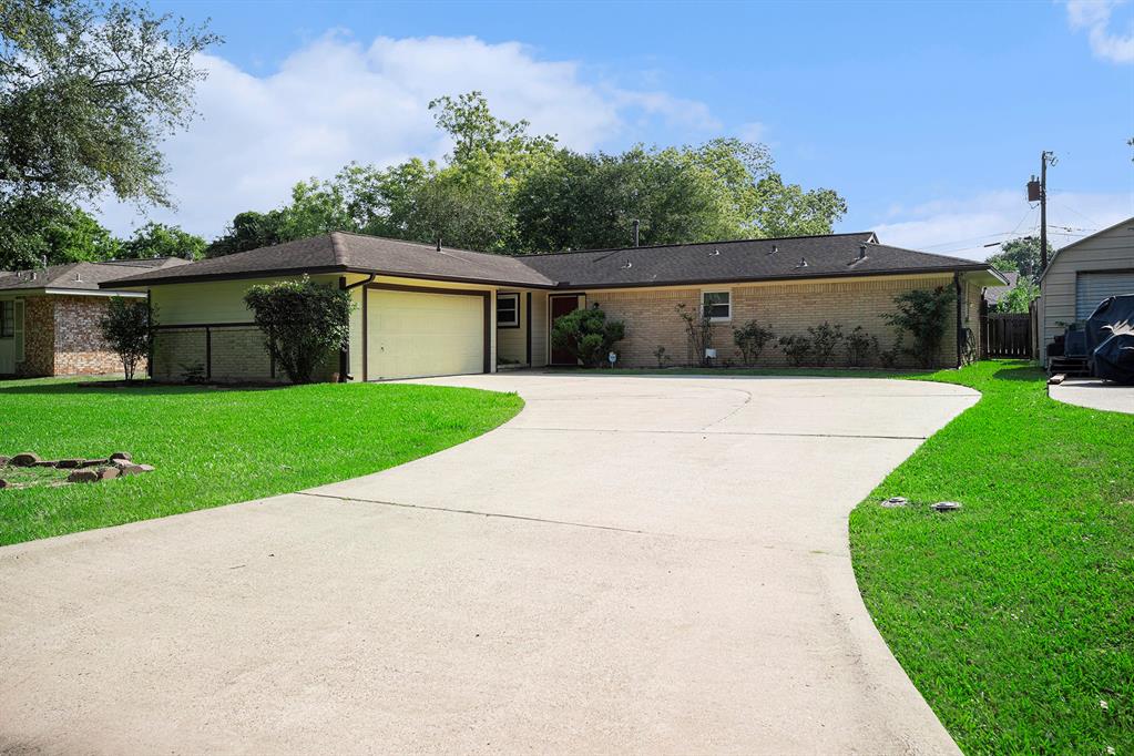 2231 Oboe Trail, League City, Texas image 1