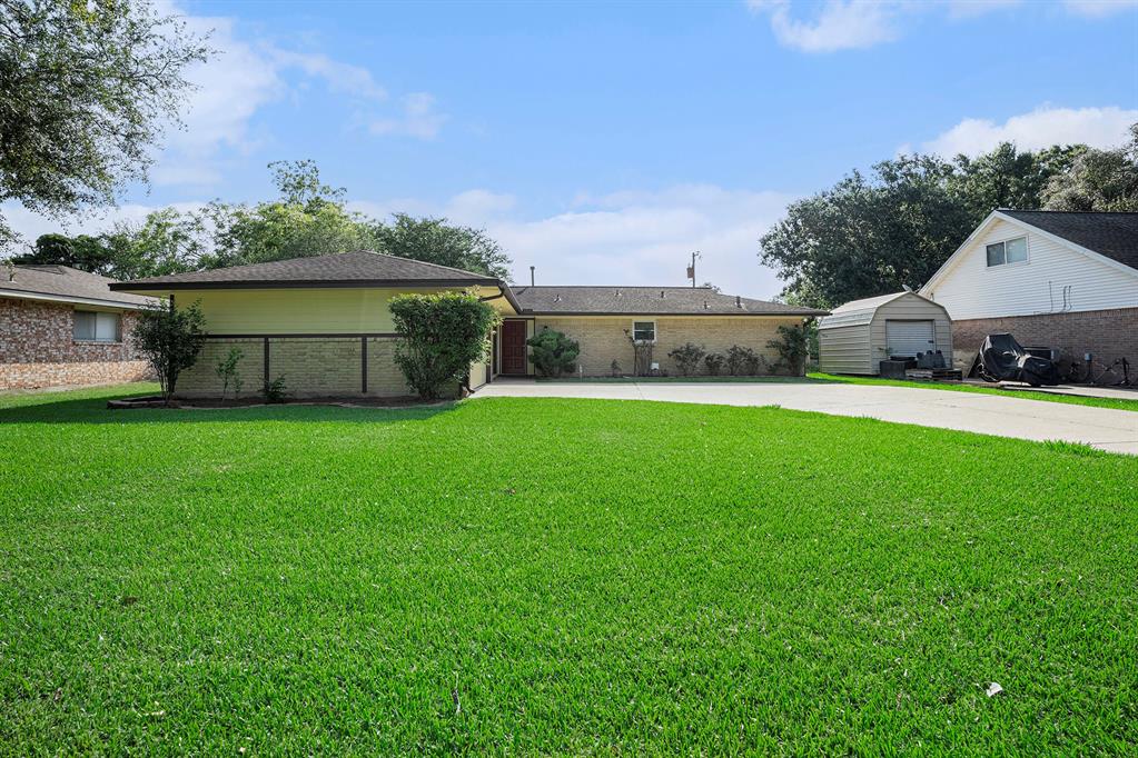 2231 Oboe Trail, League City, Texas image 2