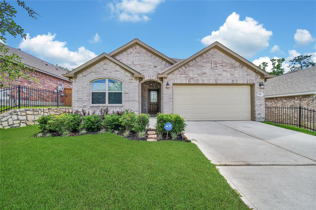 922 Golden Willow Lane, Conroe, Texas image 2