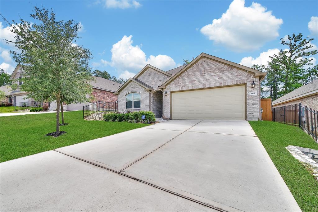 922 Golden Willow Lane, Conroe, Texas image 3