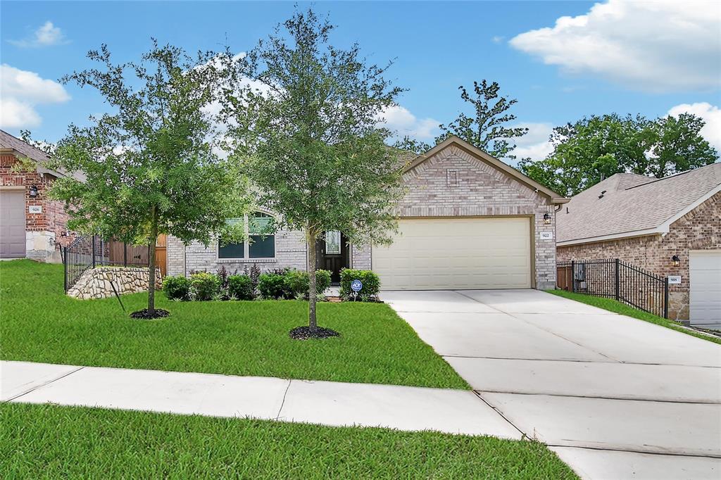 922 Golden Willow Lane, Conroe, Texas image 1