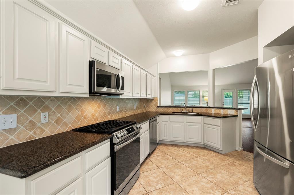 914 Garrett Drive, Magnolia, Texas image 14