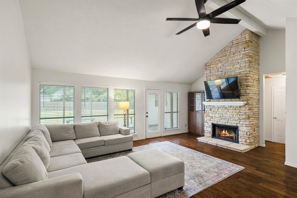 914 Garrett Drive, Magnolia, Texas image 1