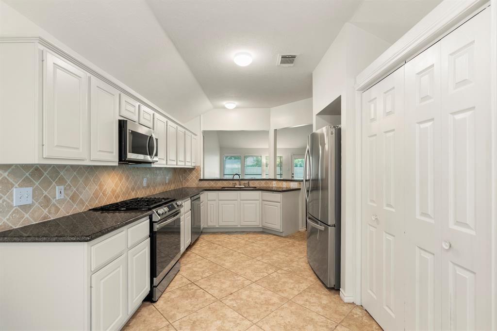914 Garrett Drive, Magnolia, Texas image 13