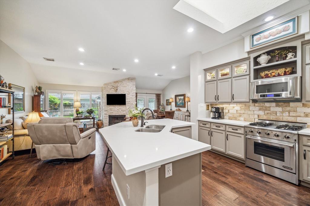 1211 Wood Haven Court, Sugar Land, Texas image 7