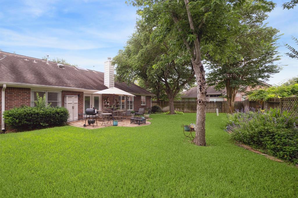 1211 Wood Haven Court, Sugar Land, Texas image 3
