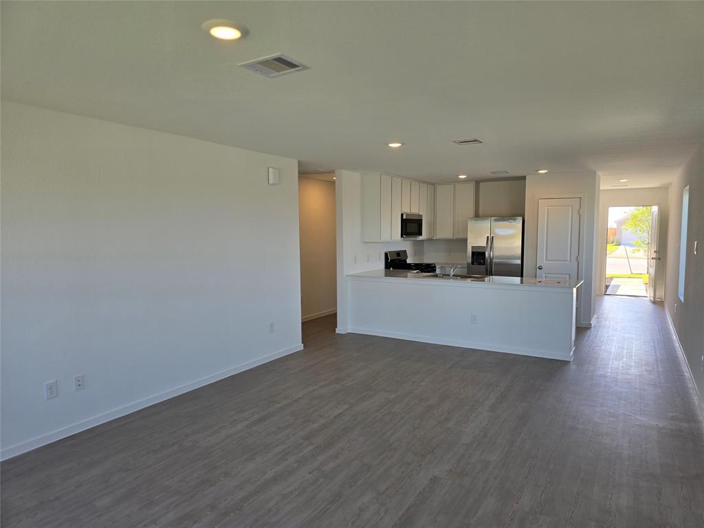 5823 Sandpiper Loop, Baytown, Texas image 2