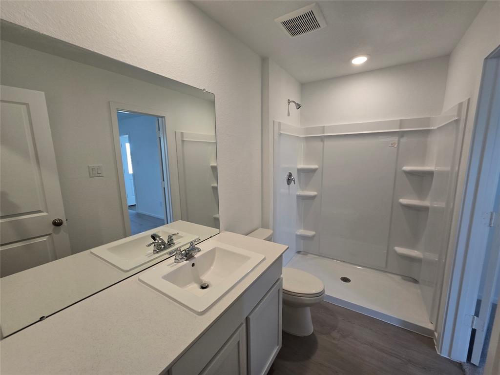 5823 Sandpiper Loop, Baytown, Texas image 4