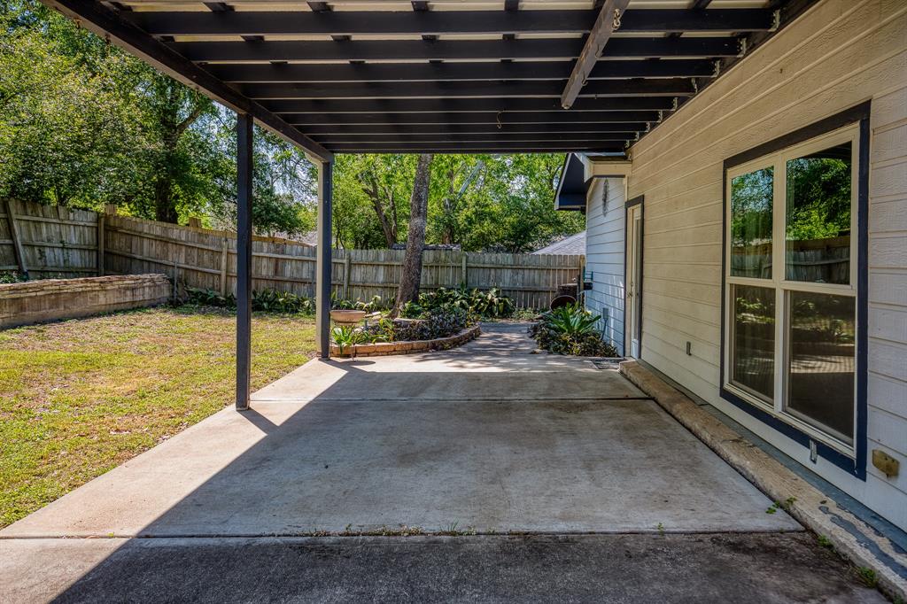 503 W Tom Green Street, Brenham, Texas image 29