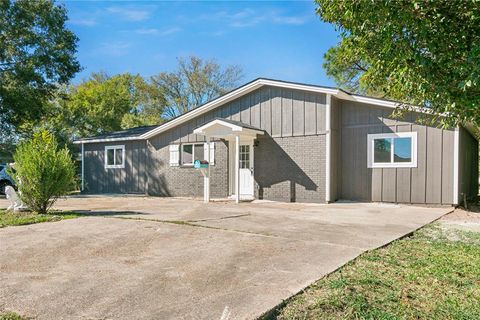 A home in Port Neches