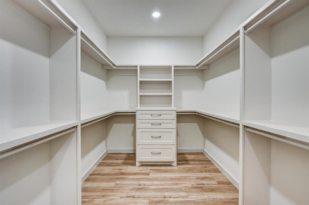 226 Glencairn Court, Houston, Texas image 27