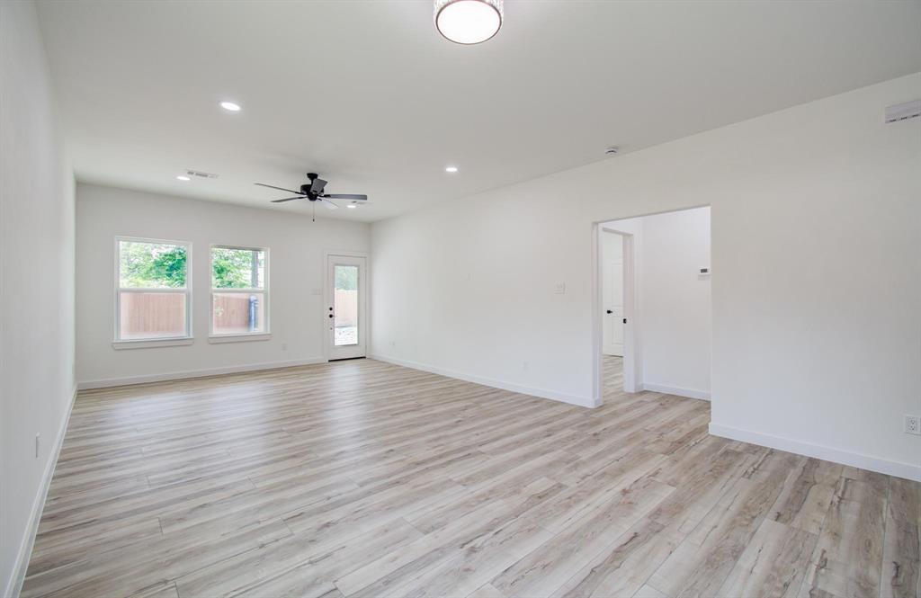226 Glencairn Court, Houston, Texas image 12