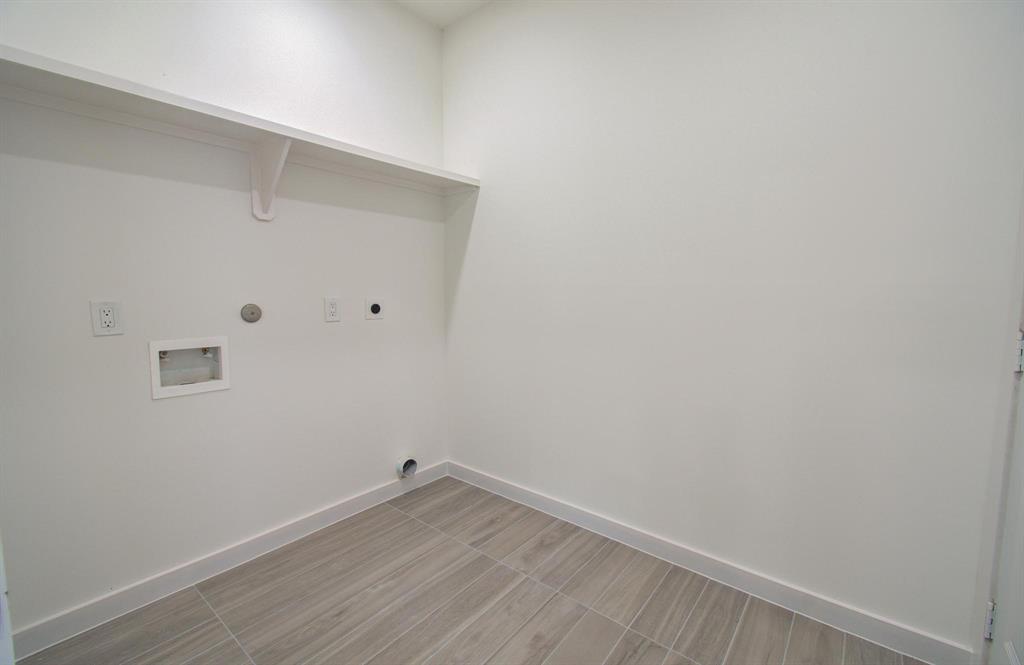 226 Glencairn Court, Houston, Texas image 5