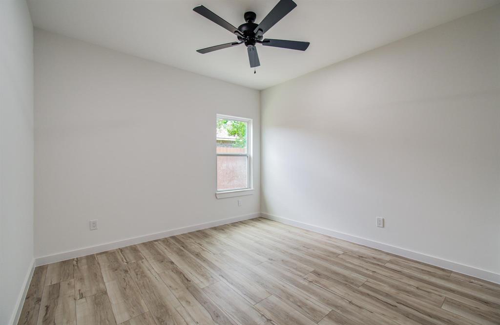 226 Glencairn Court, Houston, Texas image 18