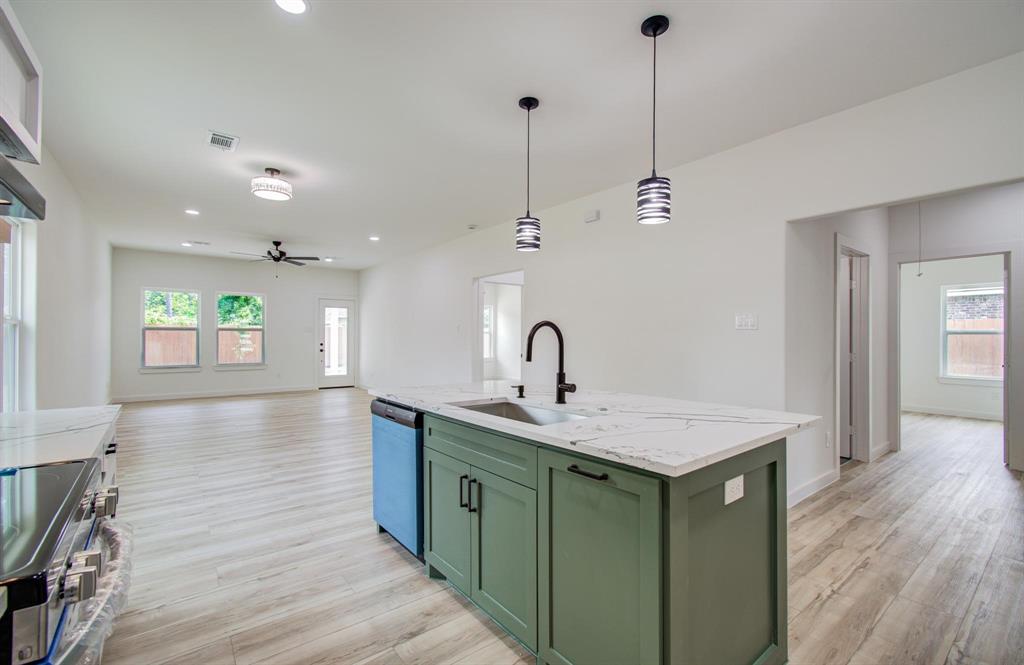 226 Glencairn Court, Houston, Texas image 9