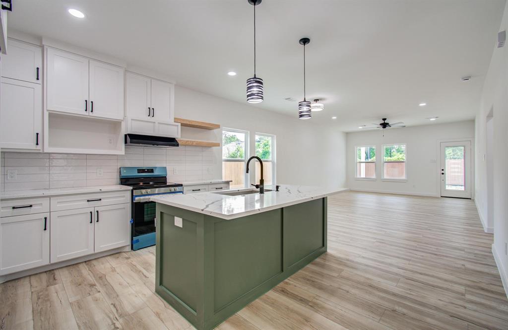226 Glencairn Court, Houston, Texas image 6