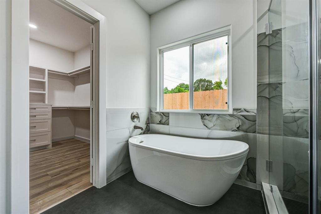 226 Glencairn Court, Houston, Texas image 26