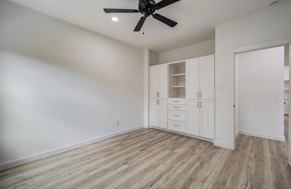 226 Glencairn Court, Houston, Texas image 19