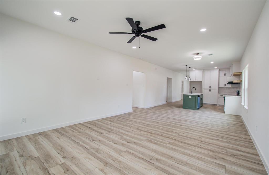 226 Glencairn Court, Houston, Texas image 13
