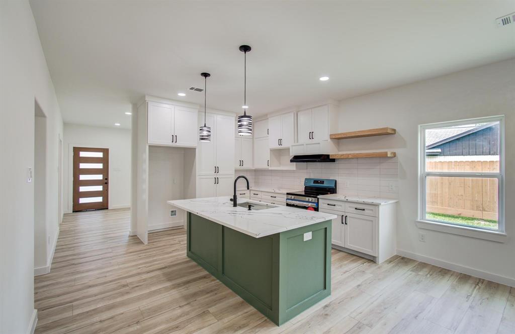 226 Glencairn Court, Houston, Texas image 7
