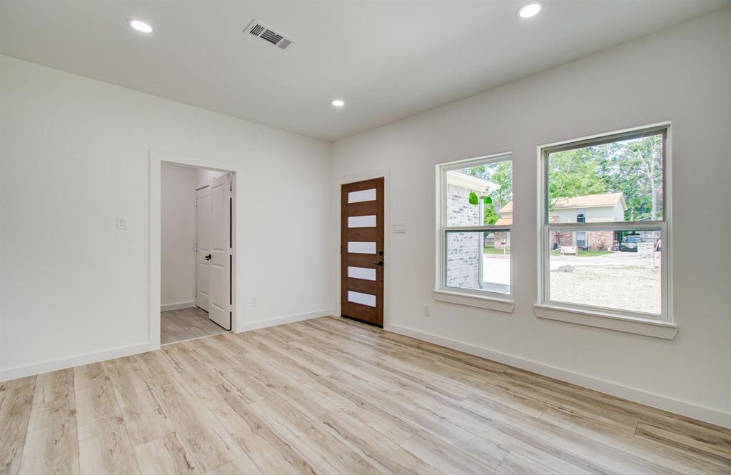 226 Glencairn Court, Houston, Texas image 4