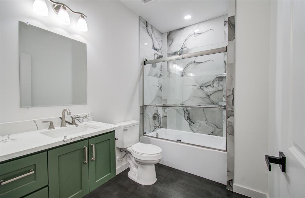 226 Glencairn Court, Houston, Texas image 15
