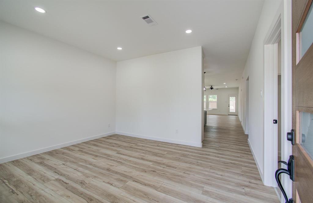 226 Glencairn Court, Houston, Texas image 3