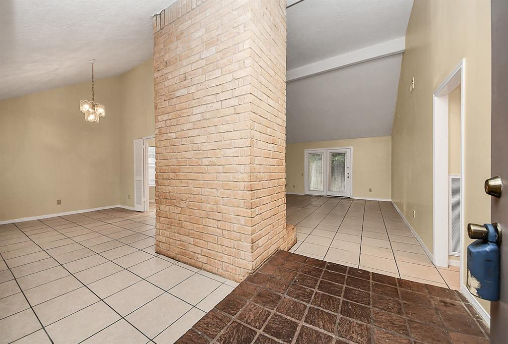 210 Squires Bend, Stafford, Texas image 9