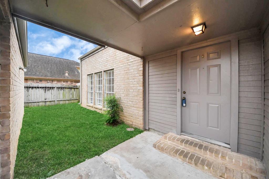 210 Squires Bend, Stafford, Texas image 6