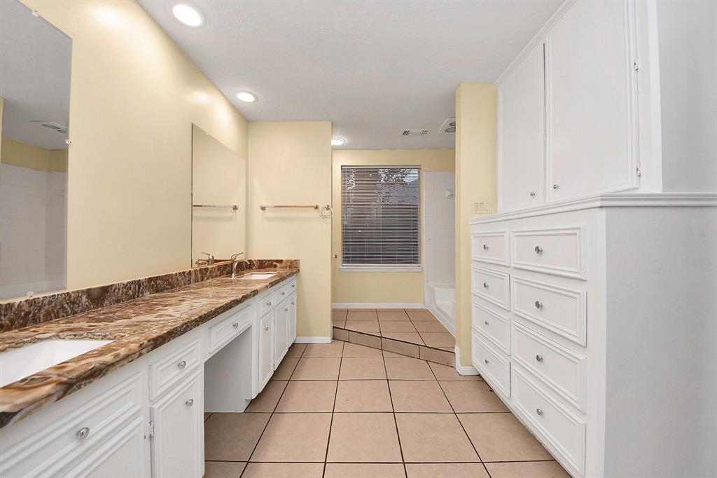 210 Squires Bend, Stafford, Texas image 40