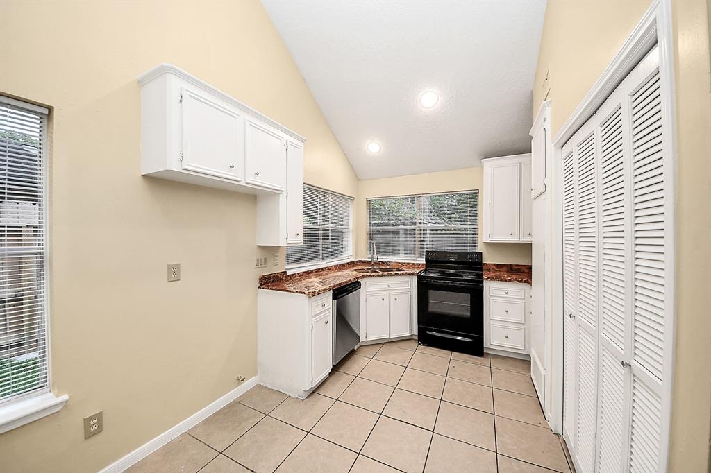 210 Squires Bend, Stafford, Texas image 31
