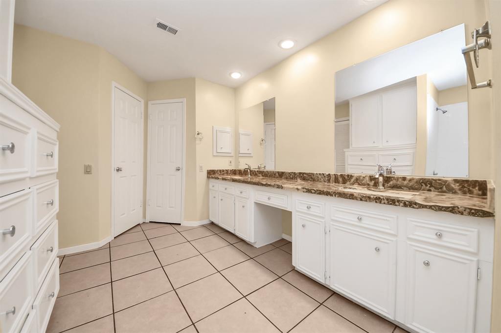 210 Squires Bend, Stafford, Texas image 41
