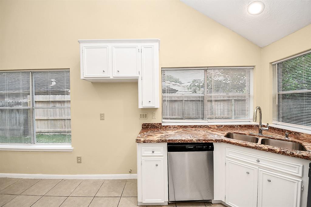 210 Squires Bend, Stafford, Texas image 28