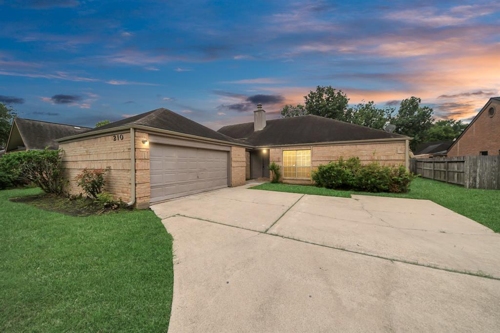 210 Squires Bend, Stafford, Texas image 2