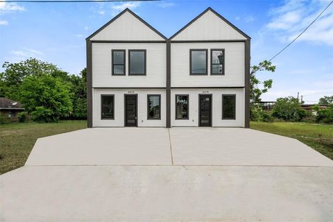 4657 Phlox Street A-B Houston TX 77051