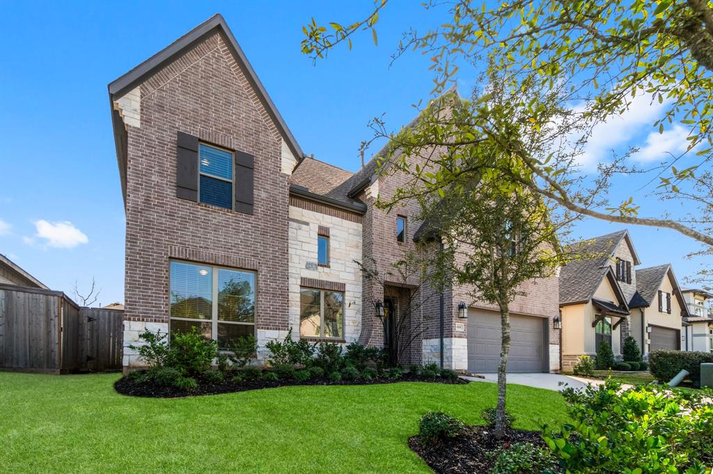 619 Cibolo Creek Dr, Conroe, Texas image 2