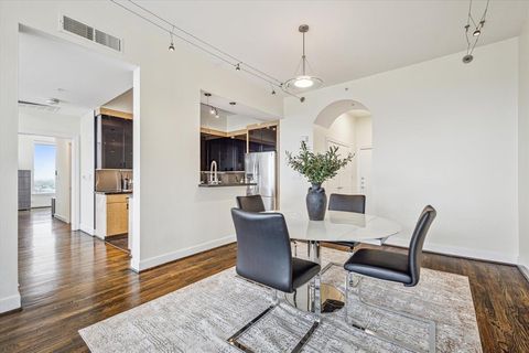 Condominium in Houston TX 3333 Allen Parkway 2.jpg