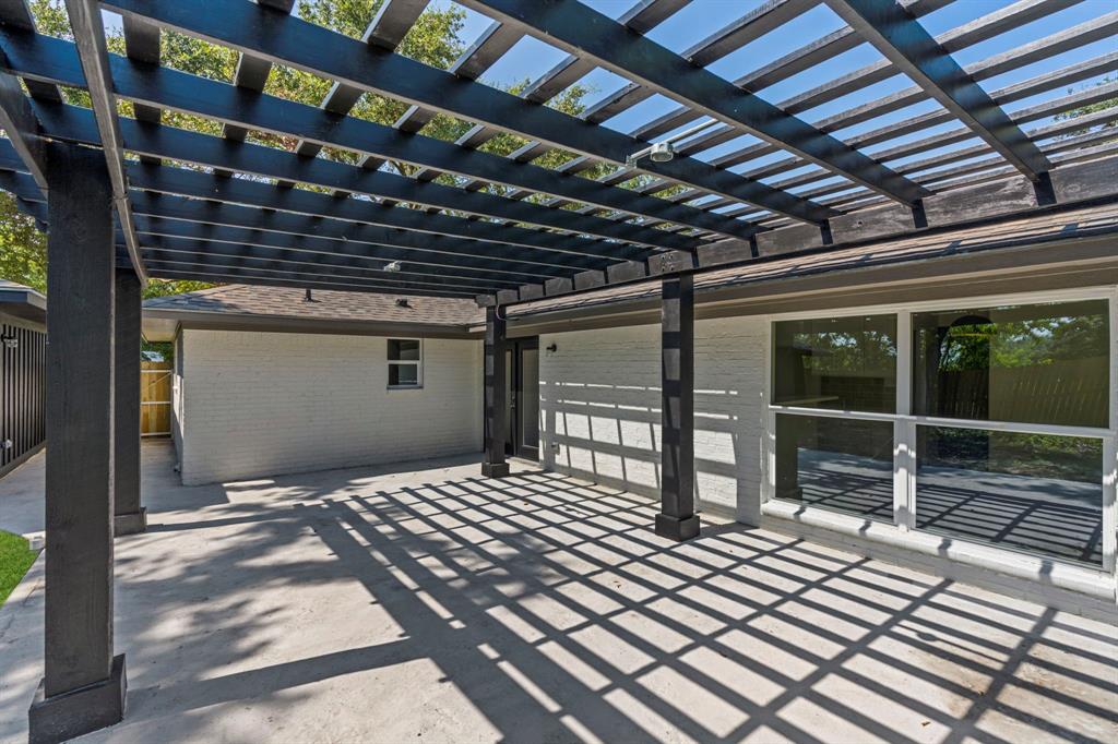 8602 Honeysuckle Street, Highlands, Texas image 31