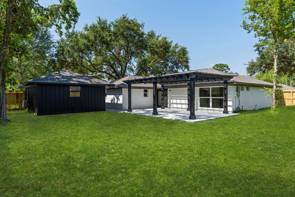 8602 Honeysuckle Street, Highlands, Texas image 34