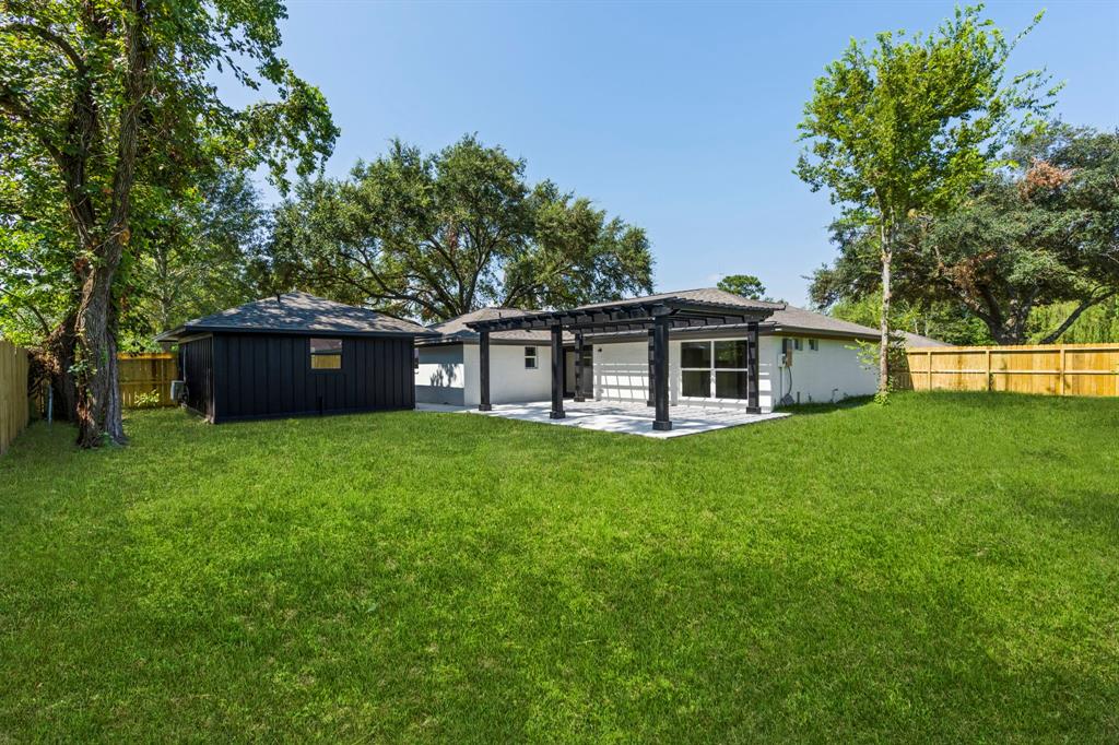 8602 Honeysuckle Street, Highlands, Texas image 35