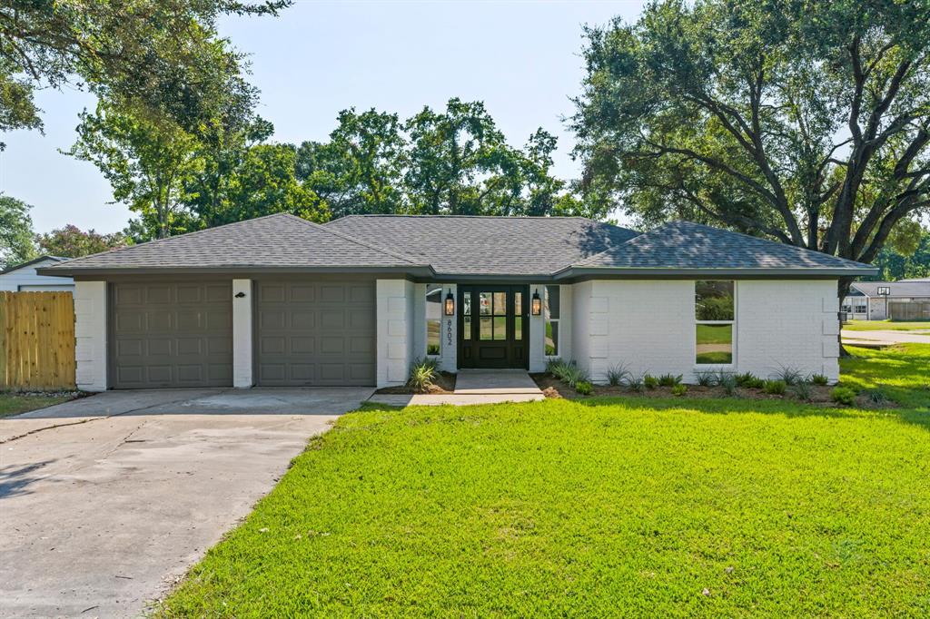 8602 Honeysuckle Street, Highlands, Texas image 48