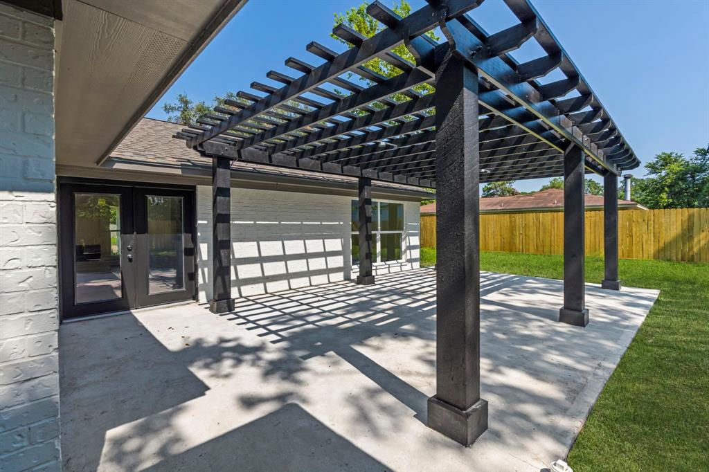 8602 Honeysuckle Street, Highlands, Texas image 29