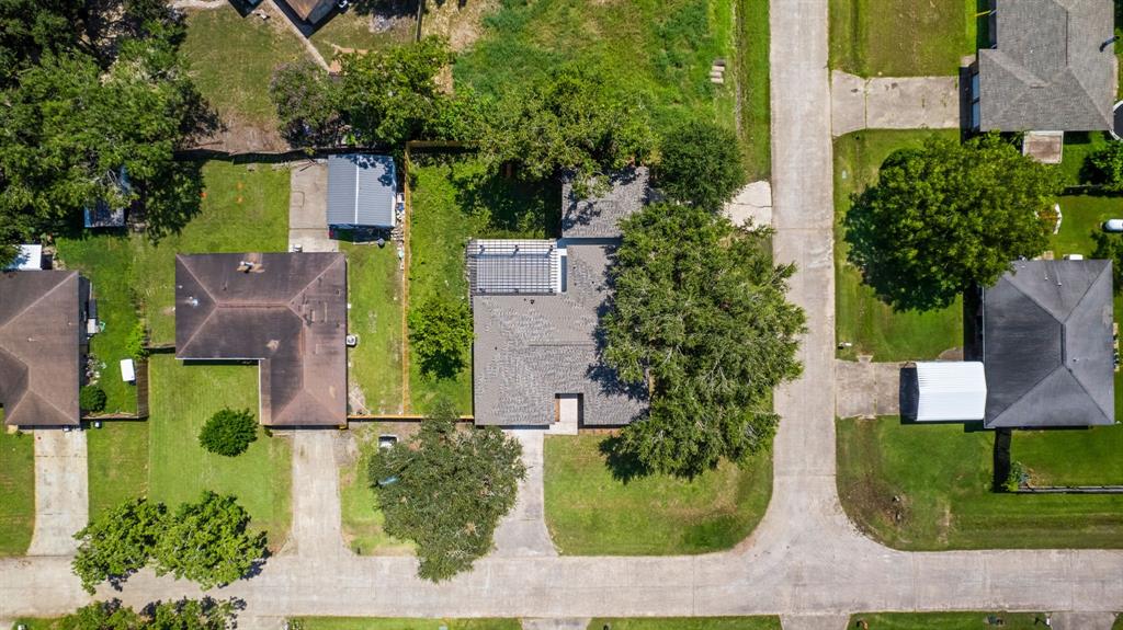 8602 Honeysuckle Street, Highlands, Texas image 47