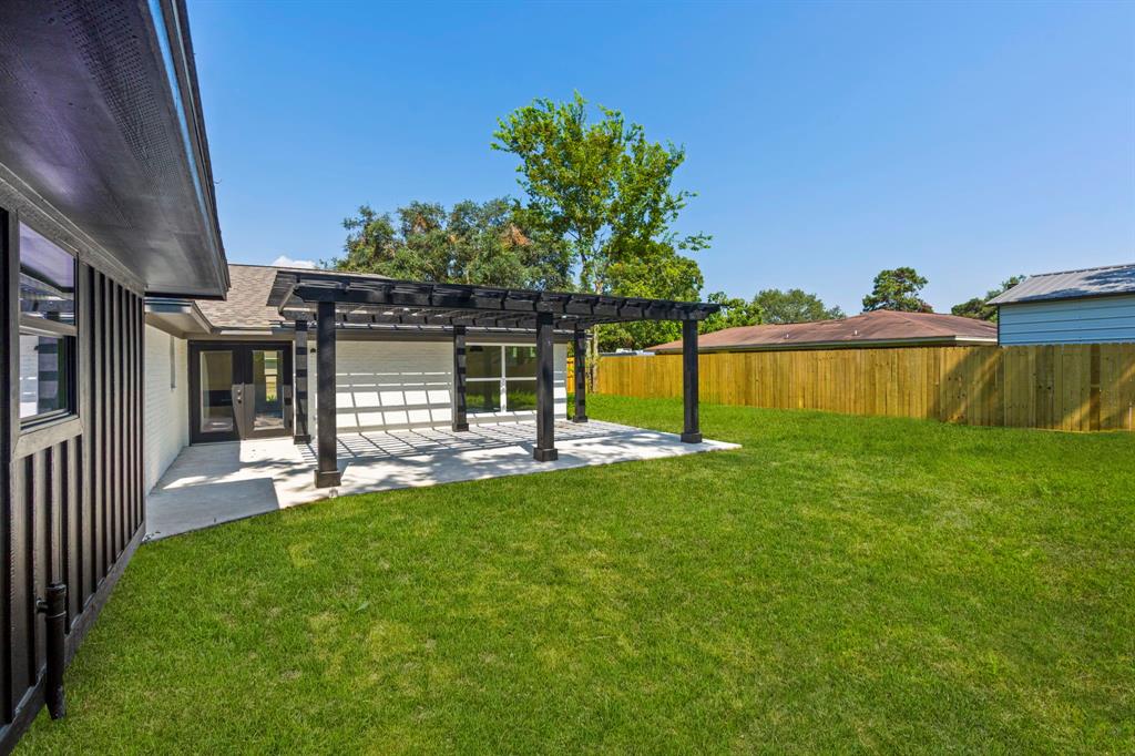 8602 Honeysuckle Street, Highlands, Texas image 33