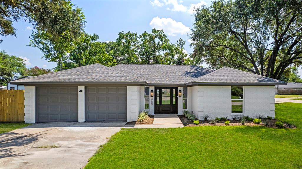 8602 Honeysuckle Street, Highlands, Texas image 1